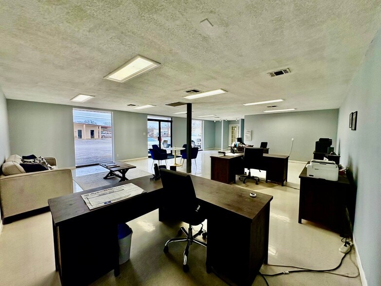 More Photos Of 124 Industrial Dr, Boerne Service For Lease