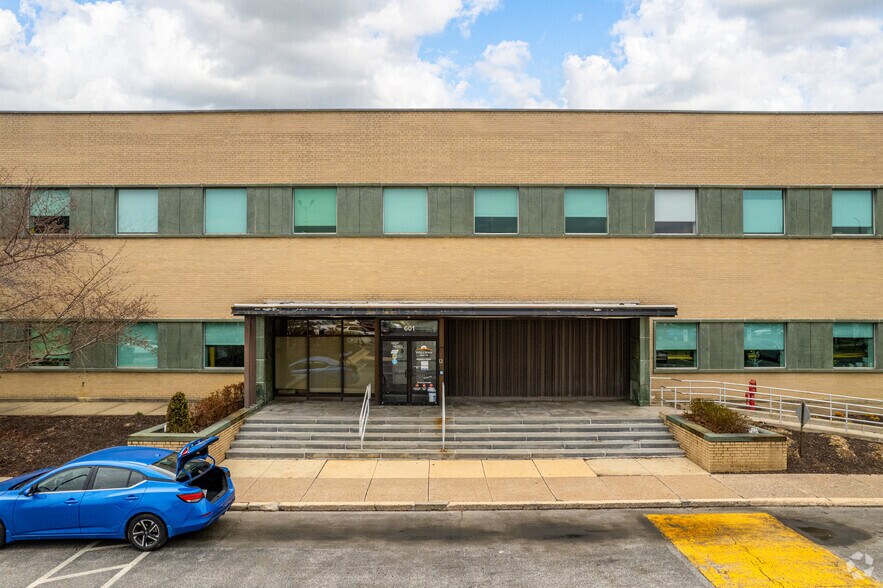 More Photos Of 301 Butterfly Commons Dr, York Manufacturing For Lease