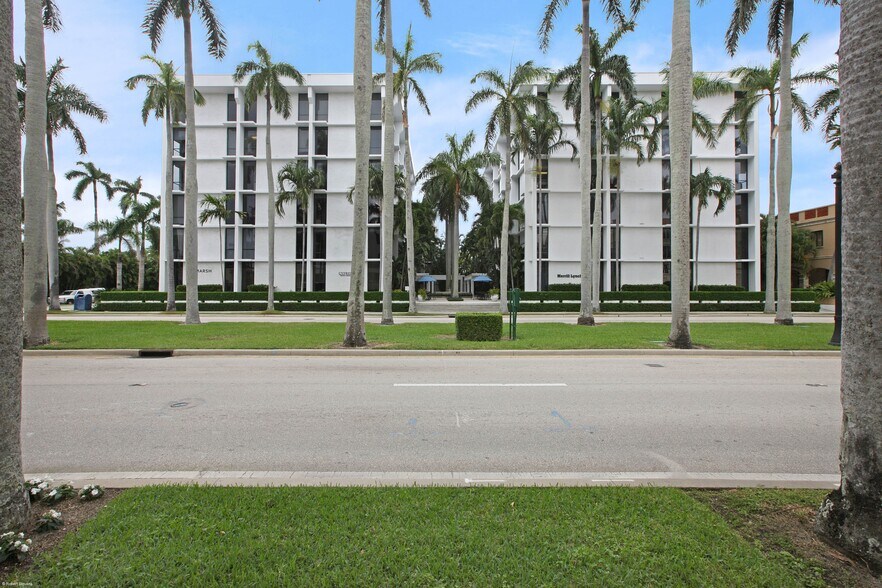 Primary Photo Of 251A Royal Palm Way, Palm Beach Parking Garage For Lease