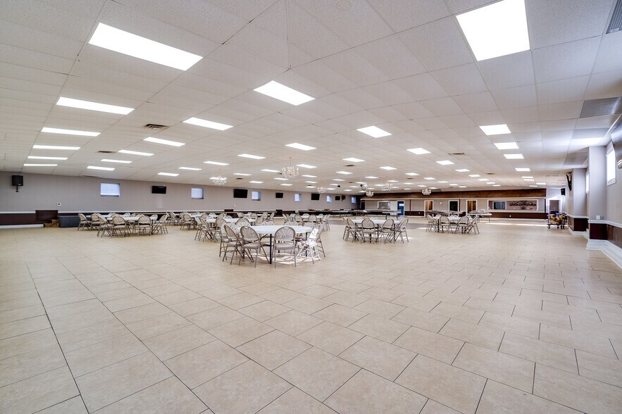 More Photos Of 6962 Coles Rd, Middletown General Retail For Sale