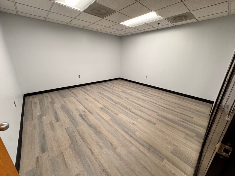 More Photos Of 8835 Columbia 100 Pky, Columbia Flex For Lease