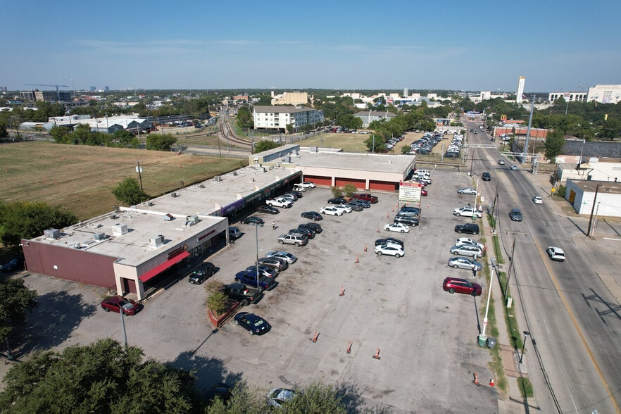 More Photos Of 3101 Al Lipscomb Way, Dallas Freestanding For Sale