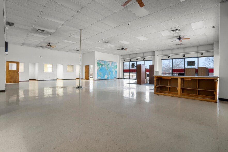 More Photos Of 3050 6th St SW, Cedar Rapids Warehouse For Lease