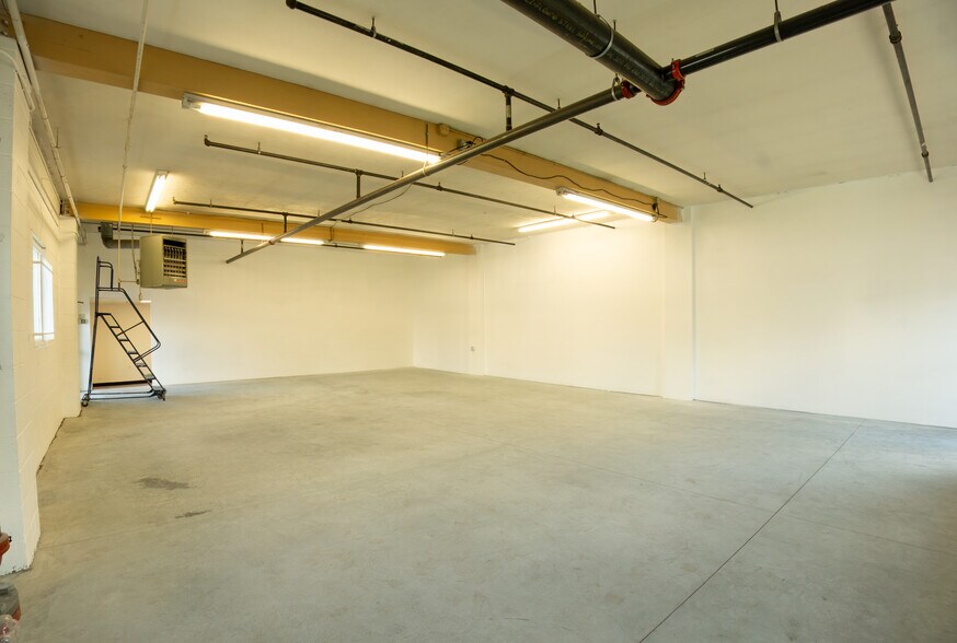 More Photos Of 1591 W Alameda Ave, Denver Showroom For Lease