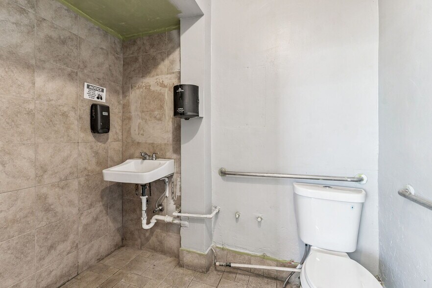 More Photos Of 715 McDuff Ave, Jacksonville Storefront Retail Residential For Sale