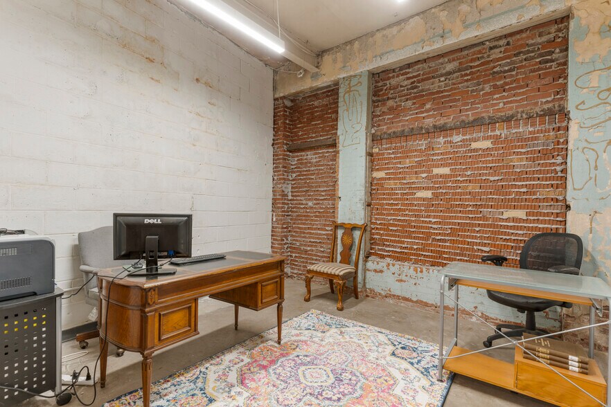 More Photos Of 621 S Kenosha Ave, Tulsa Auto Repair For Sale