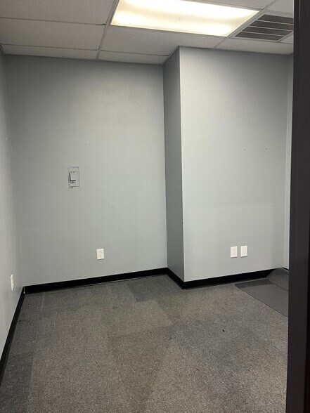 More Photos Of 9700 Pole Rd, Oklahoma City Warehouse For Lease