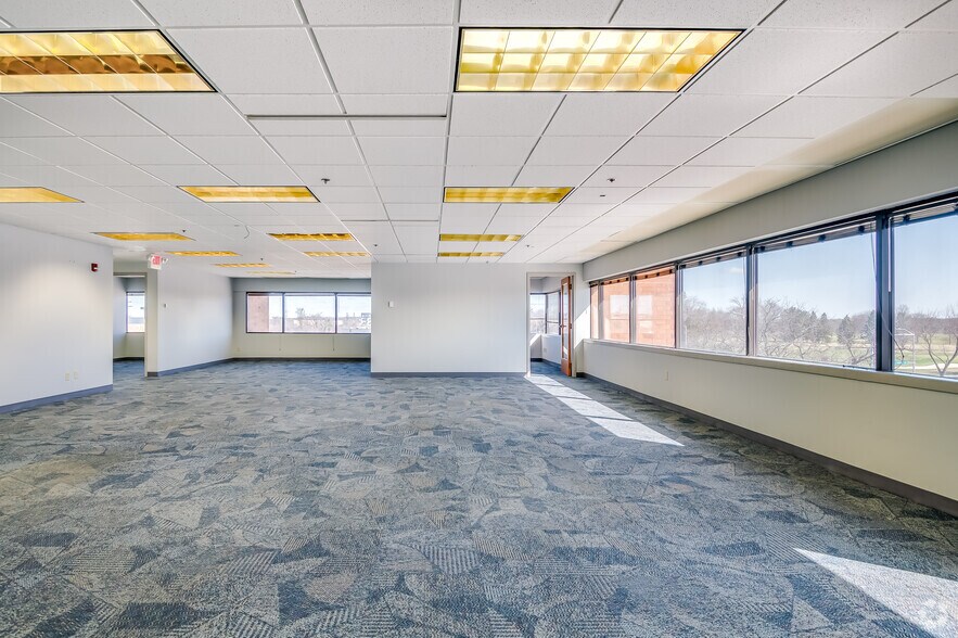 More Photos Of 2675 N Mayfair Rd, Wauwatosa Office For Lease