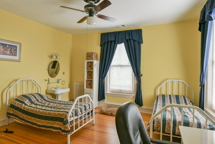 More Photos Of 827 Philadelphia Ave, Chambersburg Specialty For Sale