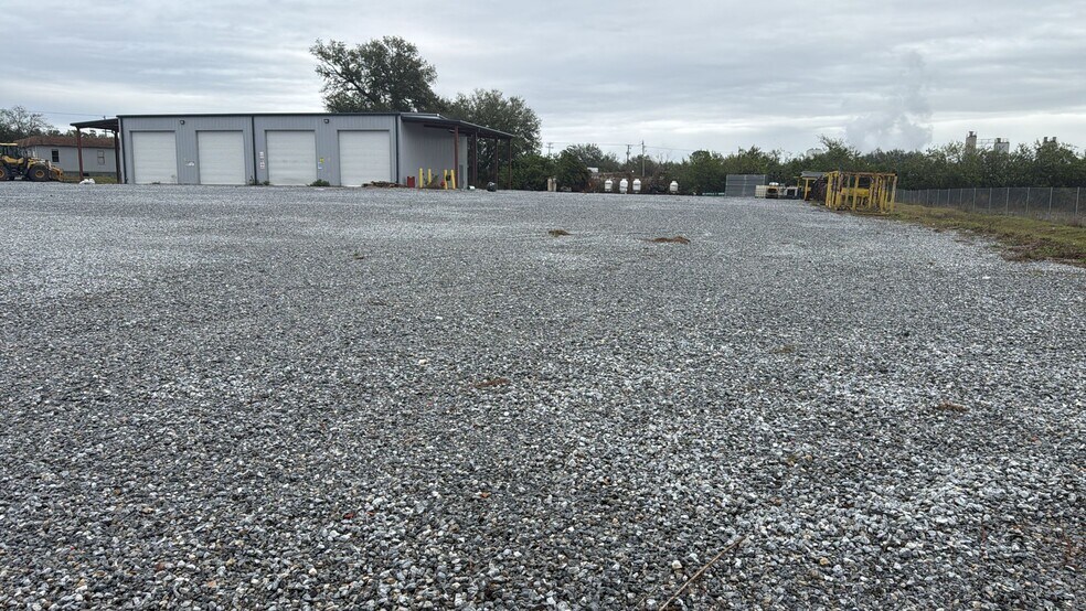 More Photos Of 2909 Sammonds Rd, Plant City Manufacturing For Lease