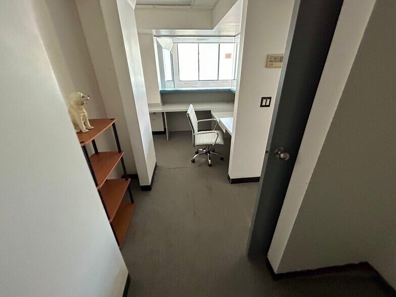 More Photos Of 22001-22027 Kelly Rd, Eastpointe Office For Lease