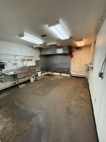 More Photos Of 2005 W FM 917, Joshua Bar For Lease