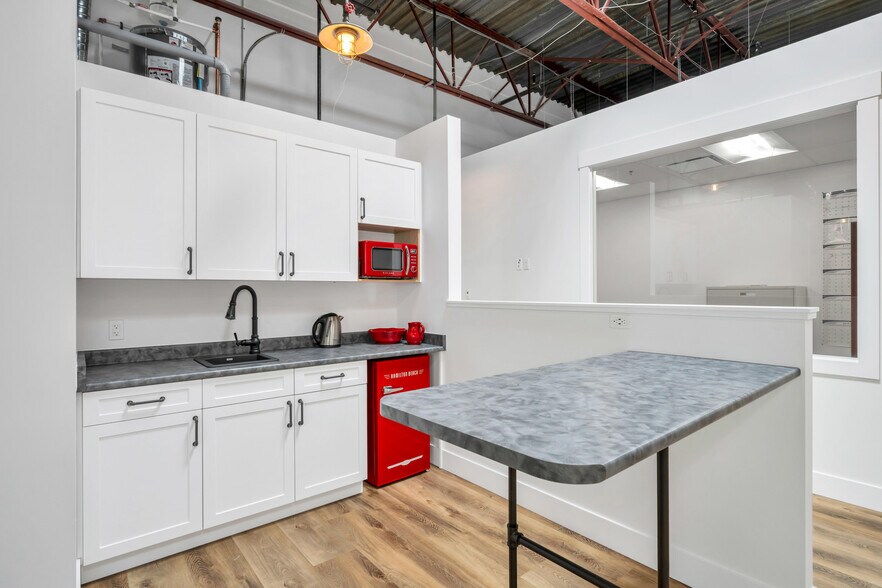 More Photos Of 17750 65A Av, Surrey Showroom For Sale