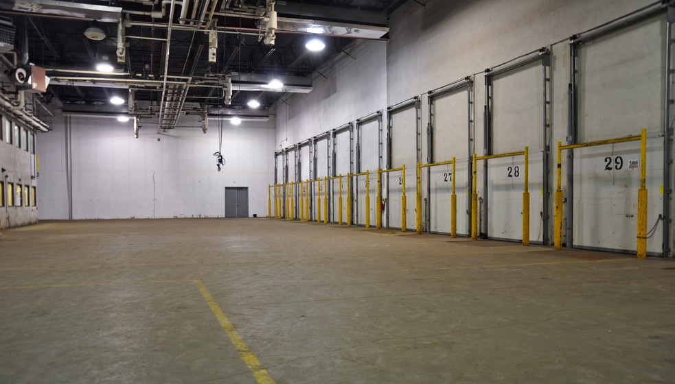 More Photos Of 4039 Genesee St, Cheektowaga Distribution For Lease
