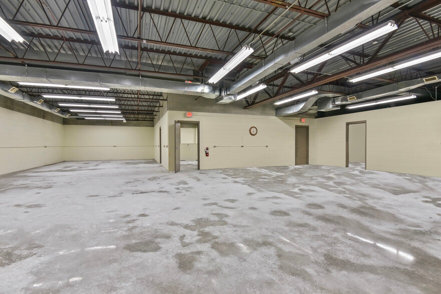 More Photos Of 88 Danielson Pike, Foster Manufacturing For Lease