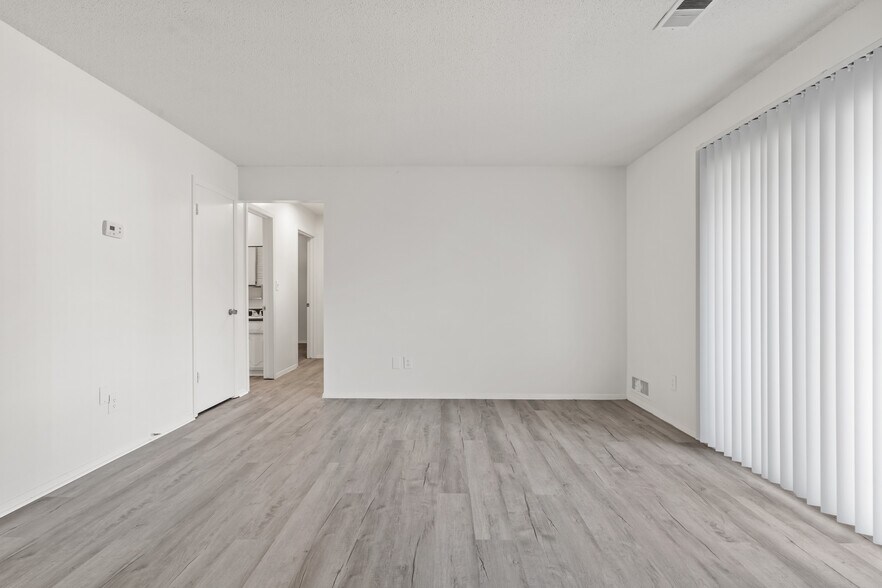 More Photos Of 341 E Loula St, Olathe Apartments For Sale