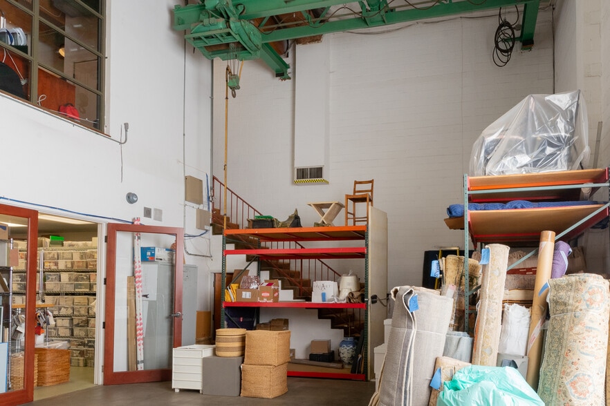 More Photos Of 1646 19th St, Santa Monica Light Manufacturing For Sale