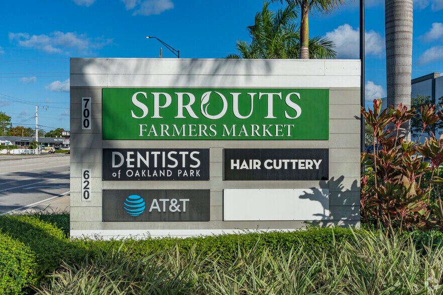 More Photos Of 620 E Oakland Park Blvd, Oakland Park Freestanding For Lease