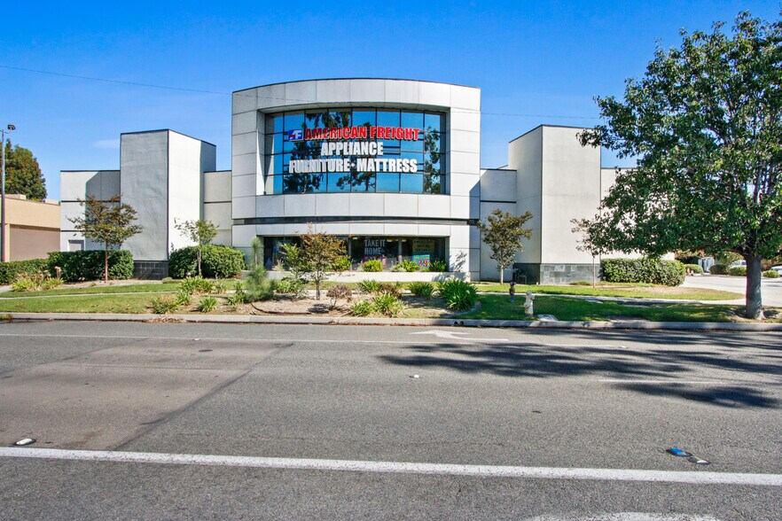 More Photos Of 18714 S Gridley Rd, Cerritos Freestanding For Lease