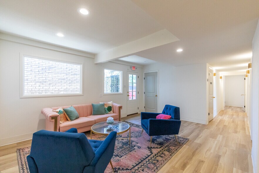 More Photos Of 1311 Hickory St, Abilene Office For Sale