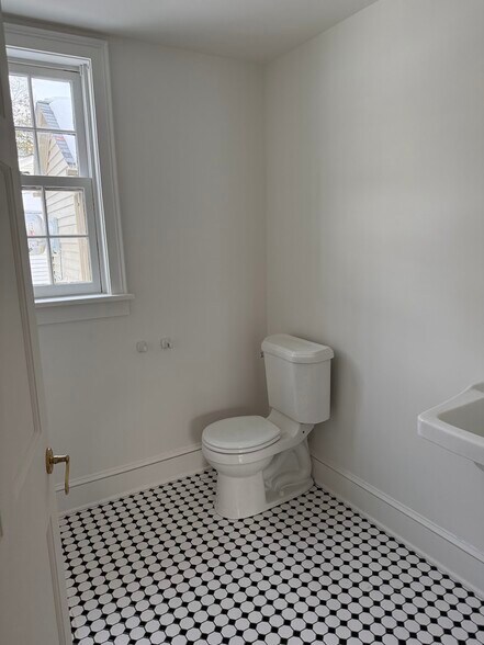 More Photos Of 16 Hudson St, Kinderhook Storefront Retail Residential For Lease