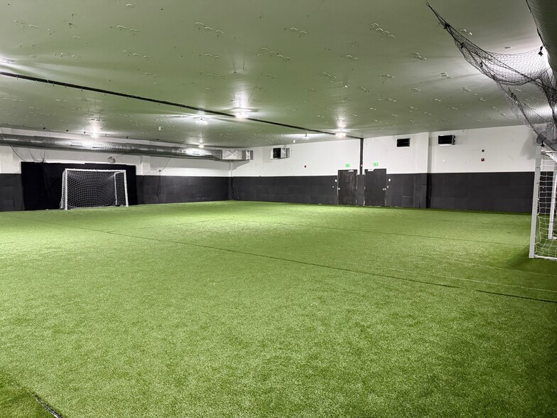 More Photos Of 586 Lewiston Junction Rd, Auburn Distribution For Sale