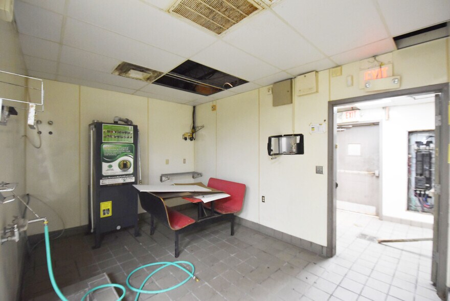 More Photos Of 64 Carriage Oaks Dr, Tyrone Restaurant For Lease