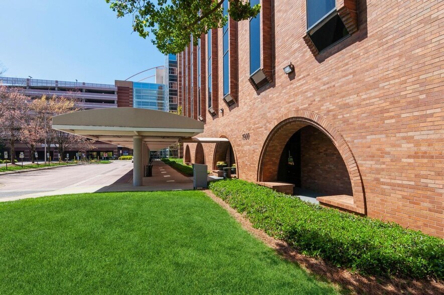 More Photos Of 1900 Randolph Rd, Charlotte Medical For Lease