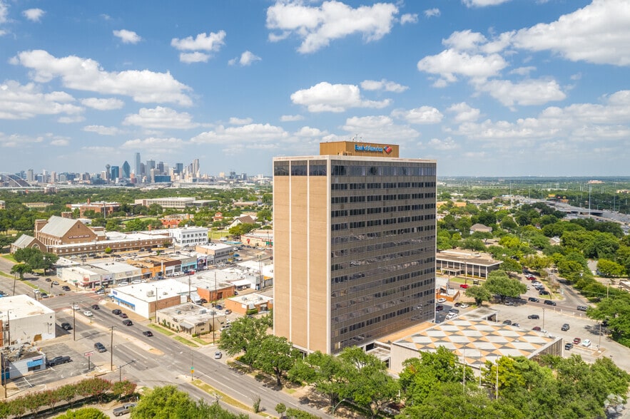 More Photos Of 400 S Zang Blvd, Dallas Office For Lease