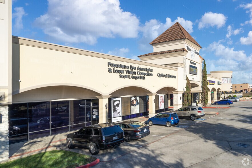 More Photos Of 4450 E Sam Houston Pky S, Pasadena General Retail For Lease
