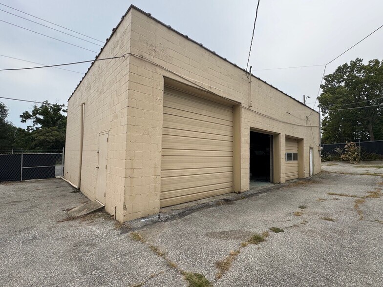 More Photos Of 4500-4508 E 27th St, Kansas City Service For Lease