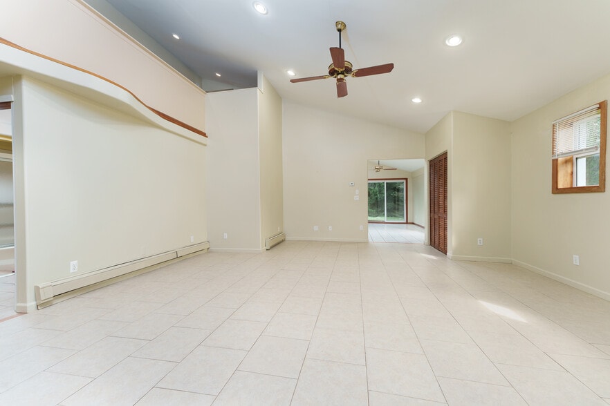 More Photos Of 15921 W M 36, Pinckney Light Distribution For Sale