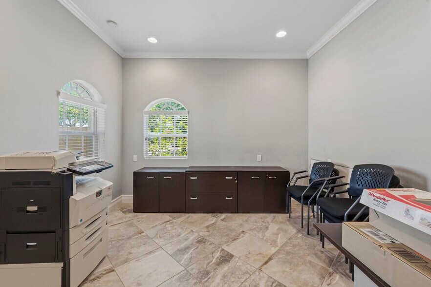 More Photos Of 3193 SE Dixie Hwy, Stuart Office For Sale