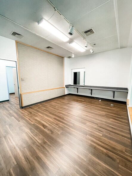 More Photos Of 2400 Empire Central, Dallas Medical For Sale