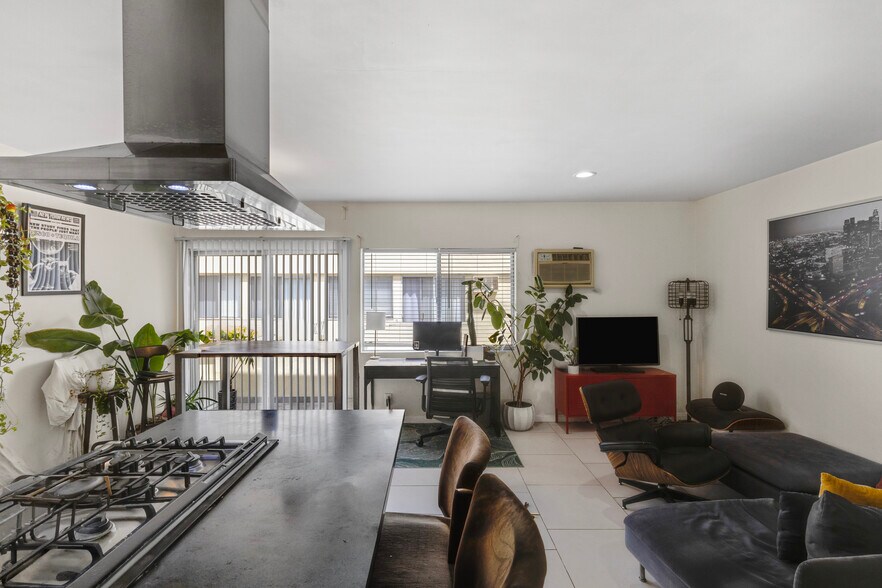 More Photos Of 944 N Orange Grove Ave, Los Angeles Apartments For Sale