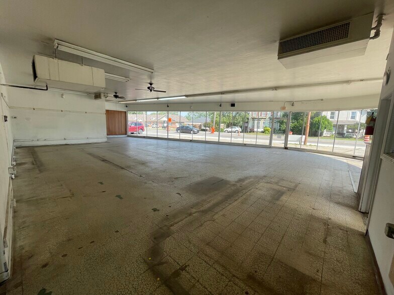 More Photos Of 167 Cleveland St, Elyria Freestanding For Sale