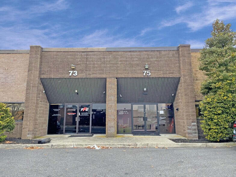 More Photos Of 75 E Jefryn Blvd, Deer Park Warehouse For Sale