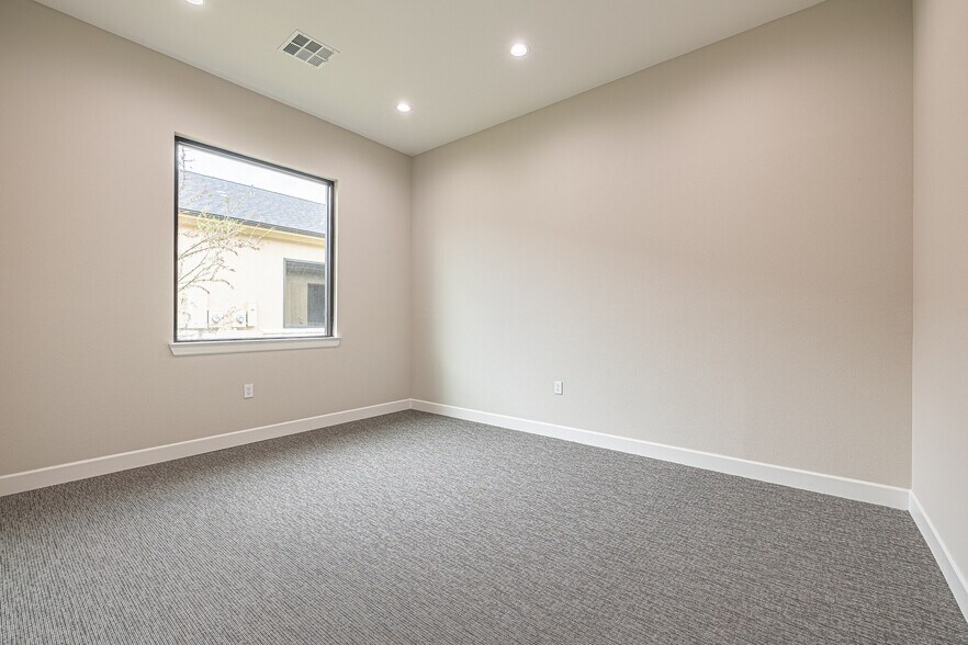 More Photos Of 5757 Flewellen Oaks Ln, Fulshear Office For Lease