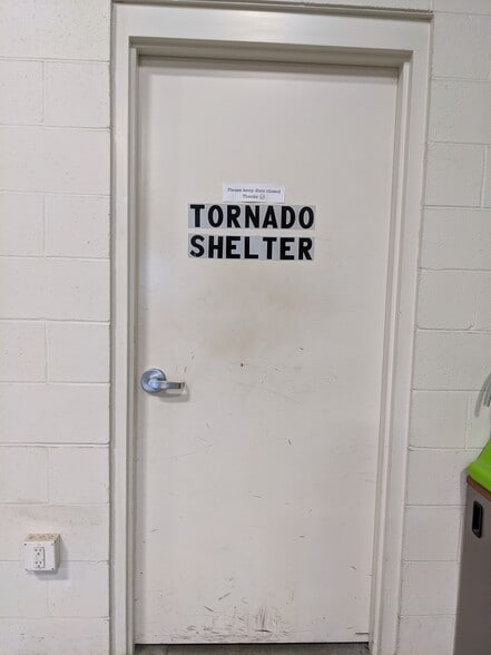 More Photos Of 14150 Carole Dr, Bloomington Flex For Lease