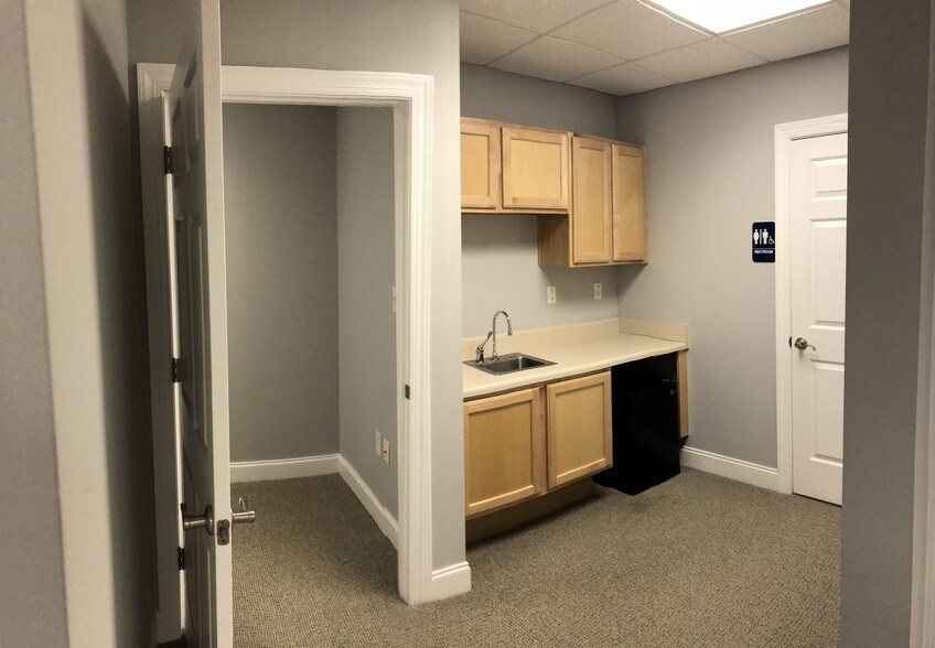 More Photos Of 5003 Southpark Dr, Durham Medical For Sale