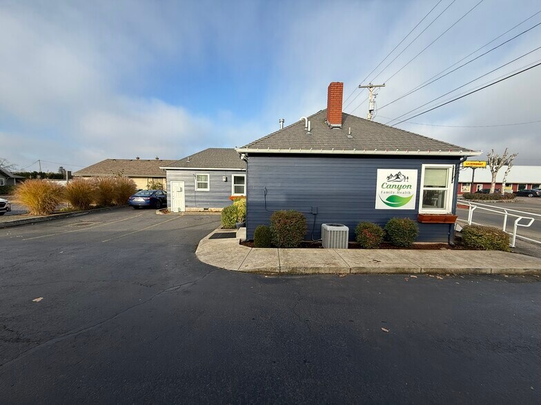 More Photos Of 1095 N 1st St, Stayton Medical For Lease