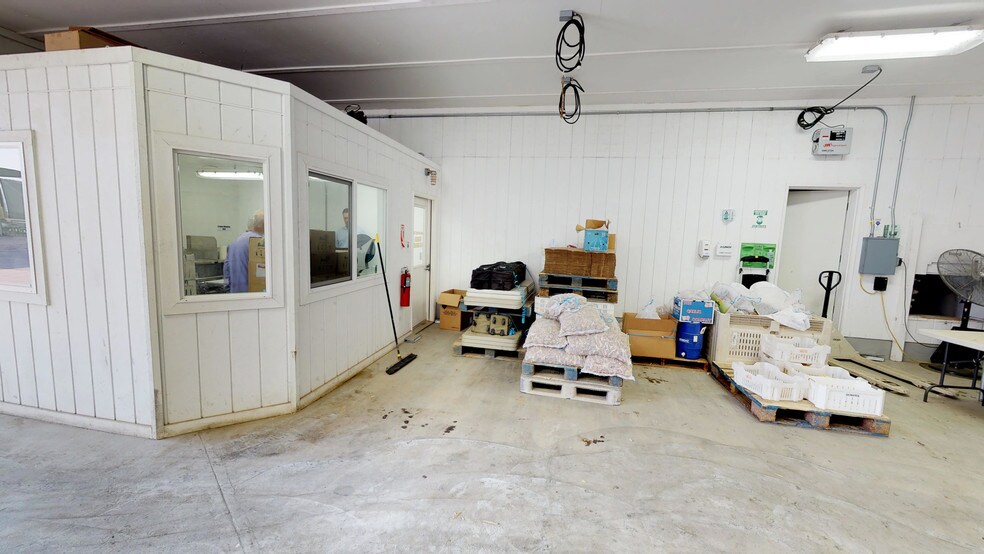 More Photos Of 818 S Derby St, Arvin Refrigeration Cold Storage For Sale