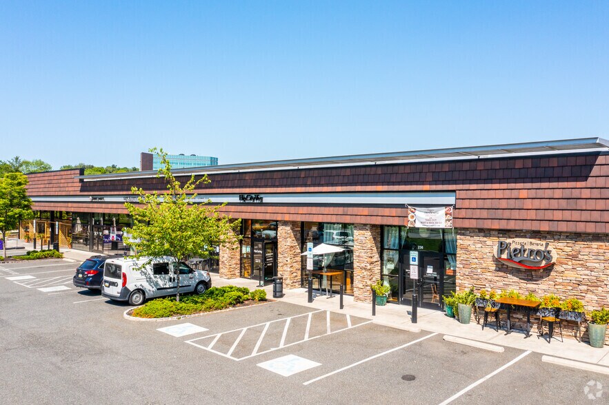 More Photos Of 210-236 N Radnor Chester Rd, Radnor Restaurant For Lease