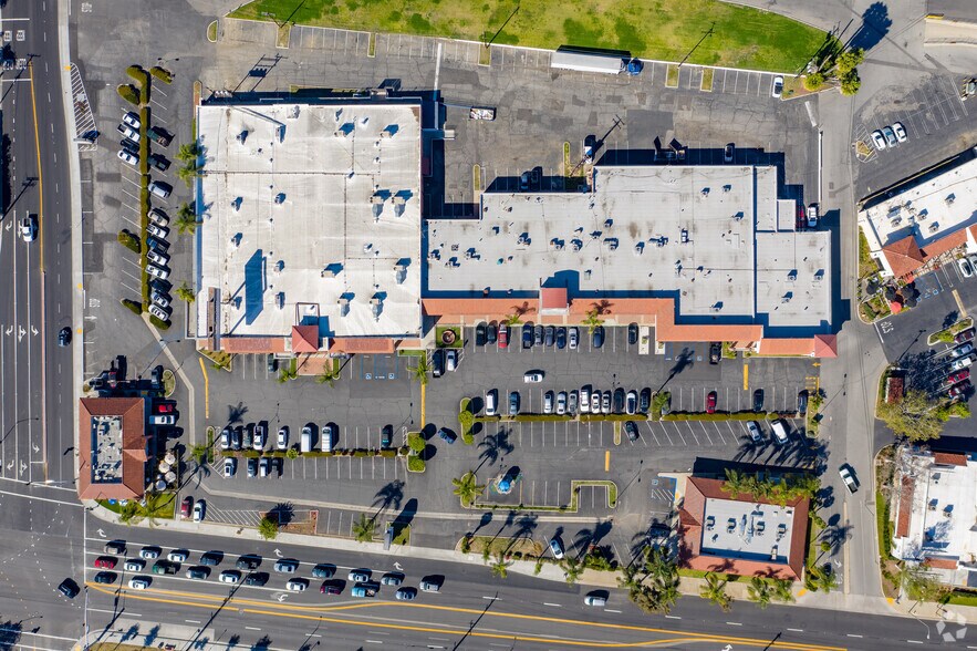 More Photos Of 1471-1651 W Whittier Blvd, La Habra Unknown For Lease