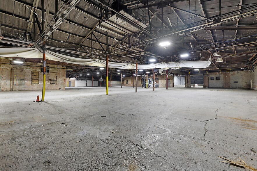 More Photos Of 412 W Beecher St, Adrian Manufacturing For Lease