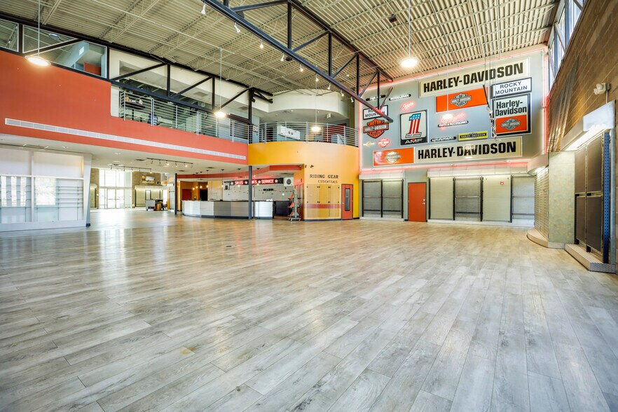 More Photos Of 2885 W County Line Rd, Littleton Auto Dealership For Sale