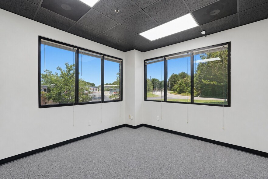 More Photos Of 1449 Field Park Cir, Marietta Warehouse For Sale