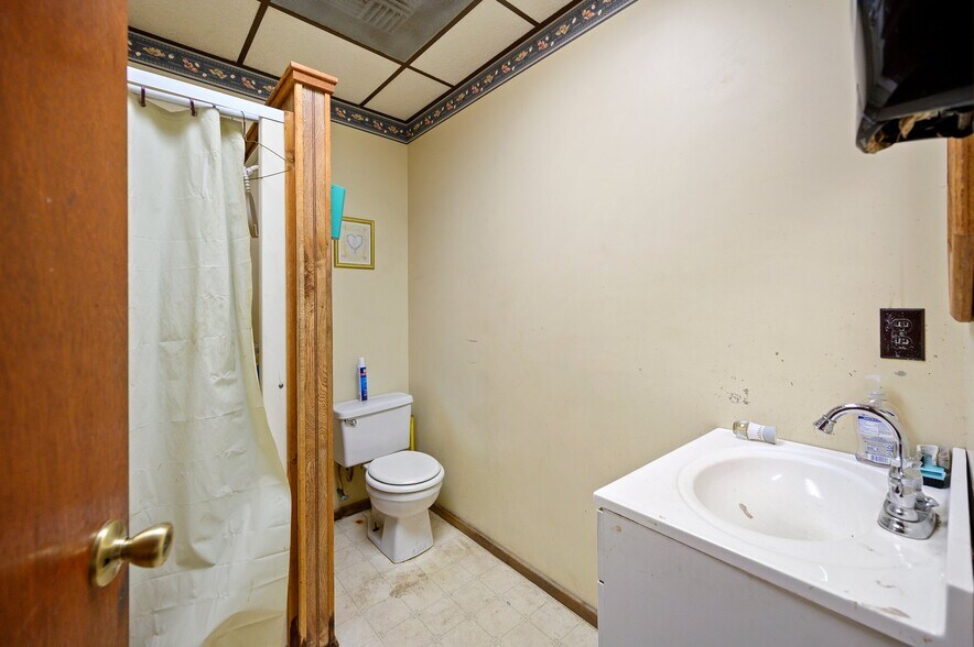 More Photos Of 6175 State Highway 98, Wright City Storefront Retail Office For Sale