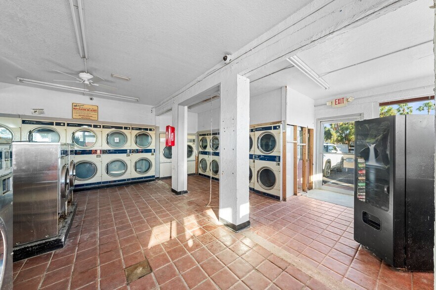 More Photos Of 7815 Blind Pass Rd, Saint Pete Beach Freestanding For Sale