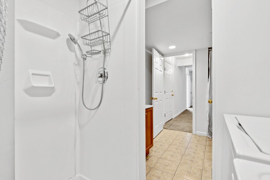 More Photos Of 437-445 Kenneth Sq, Baltimore Multifamily For Sale